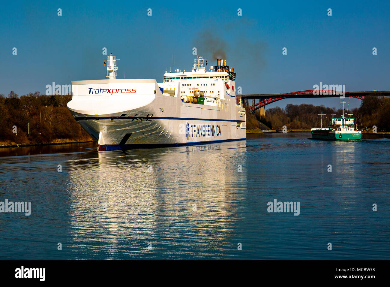 Divers navires sur le transit par le canal de Kiel à partir de l'écluses de Brunsbuttel jusqu'à Kiel Banque D'Images