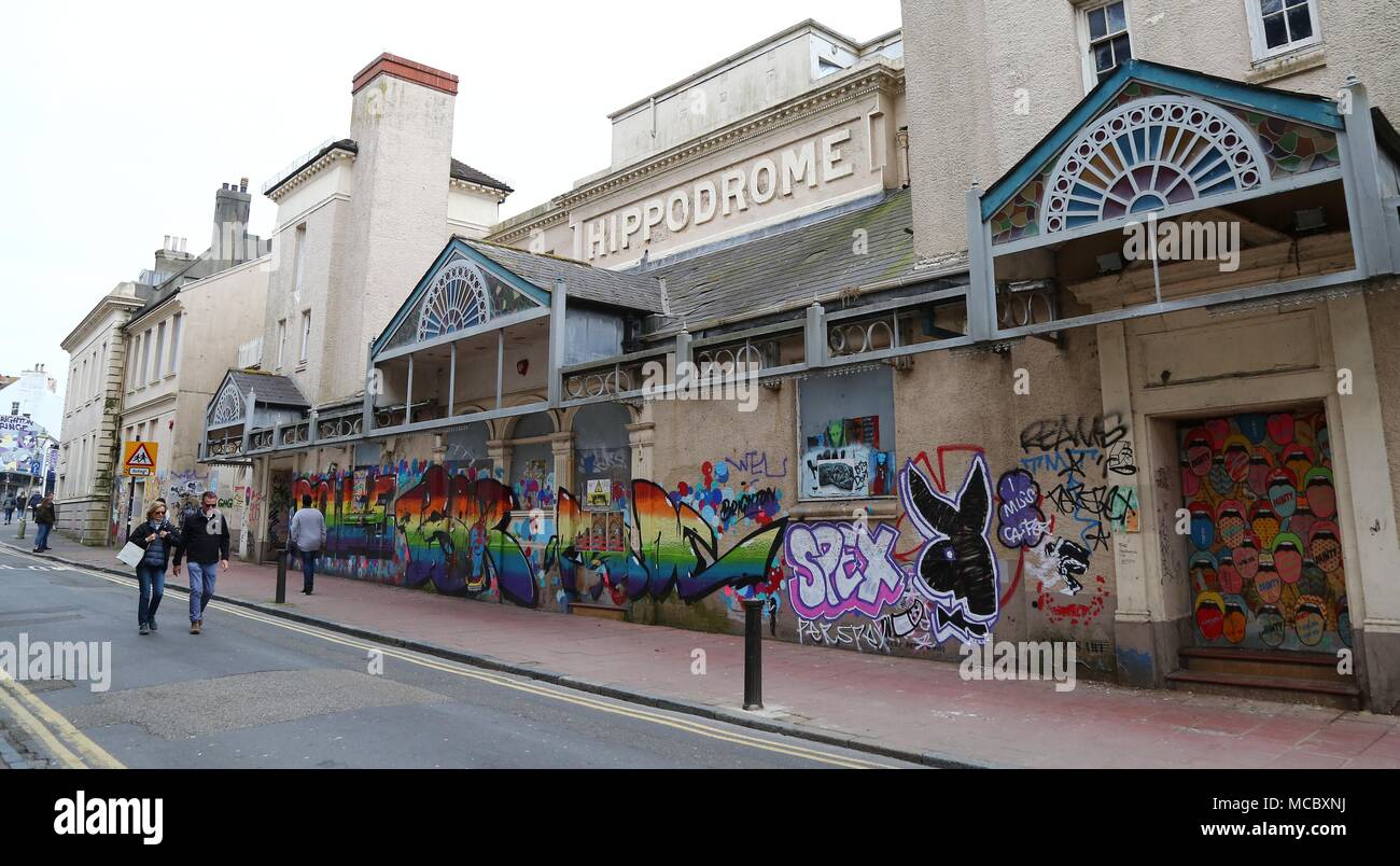 Des graffitis sur les murs de la construction de l'Hippodrome à l'abandon, à Brighton. Le 15 avril 2018. Banque D'Images