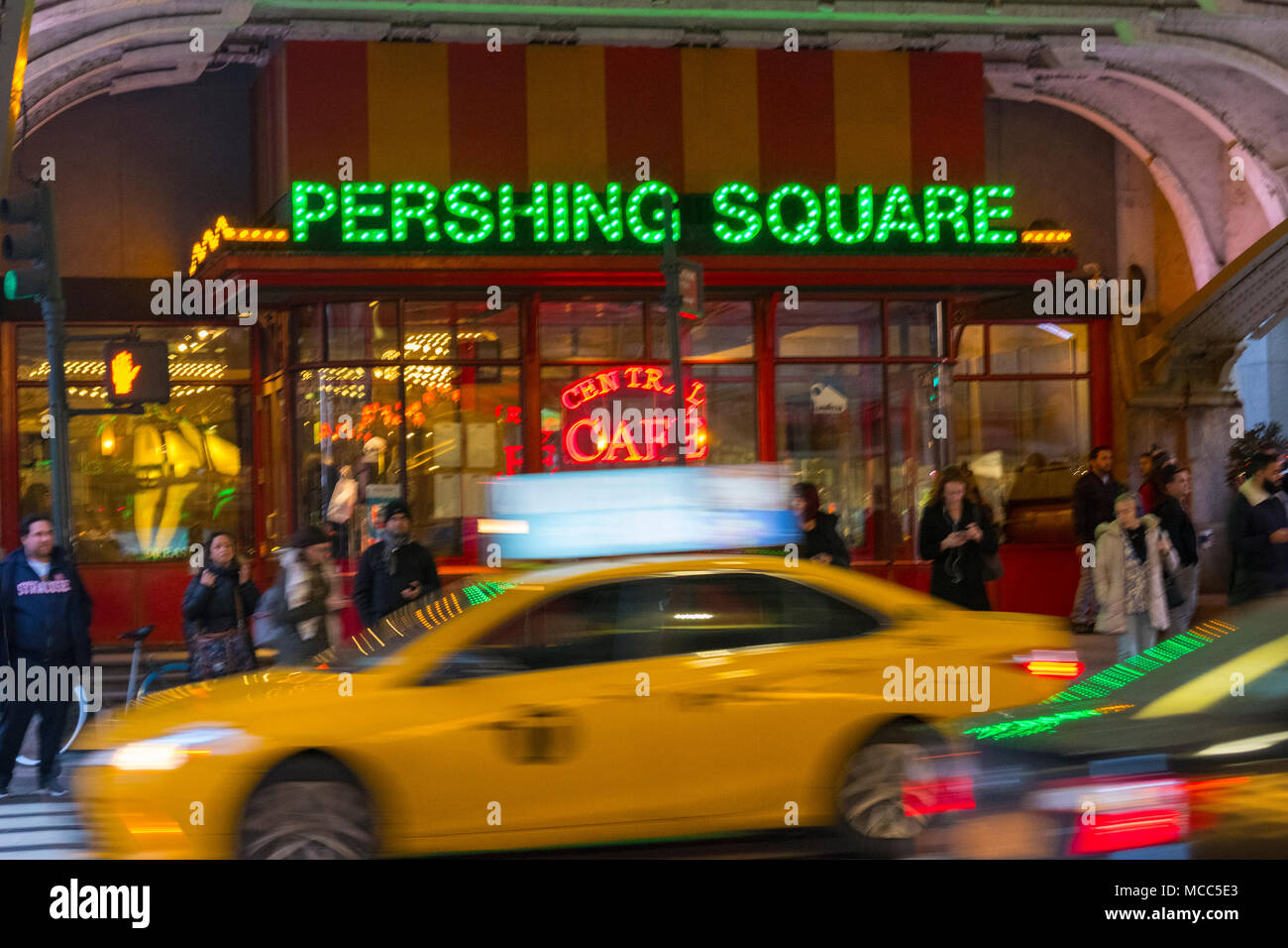 Café Pershing Square en face de la ville de New York Grand Central Station, avril 2018. Banque D'Images