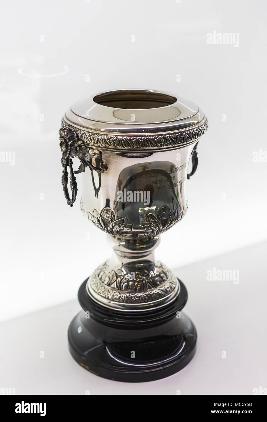 Barcelone, Espagne - 12 janvier 2018 : Le musée de trophées des coupelles et des bourses de l'équipe de FC Barcelone dans le Camp Nou. Banque D'Images