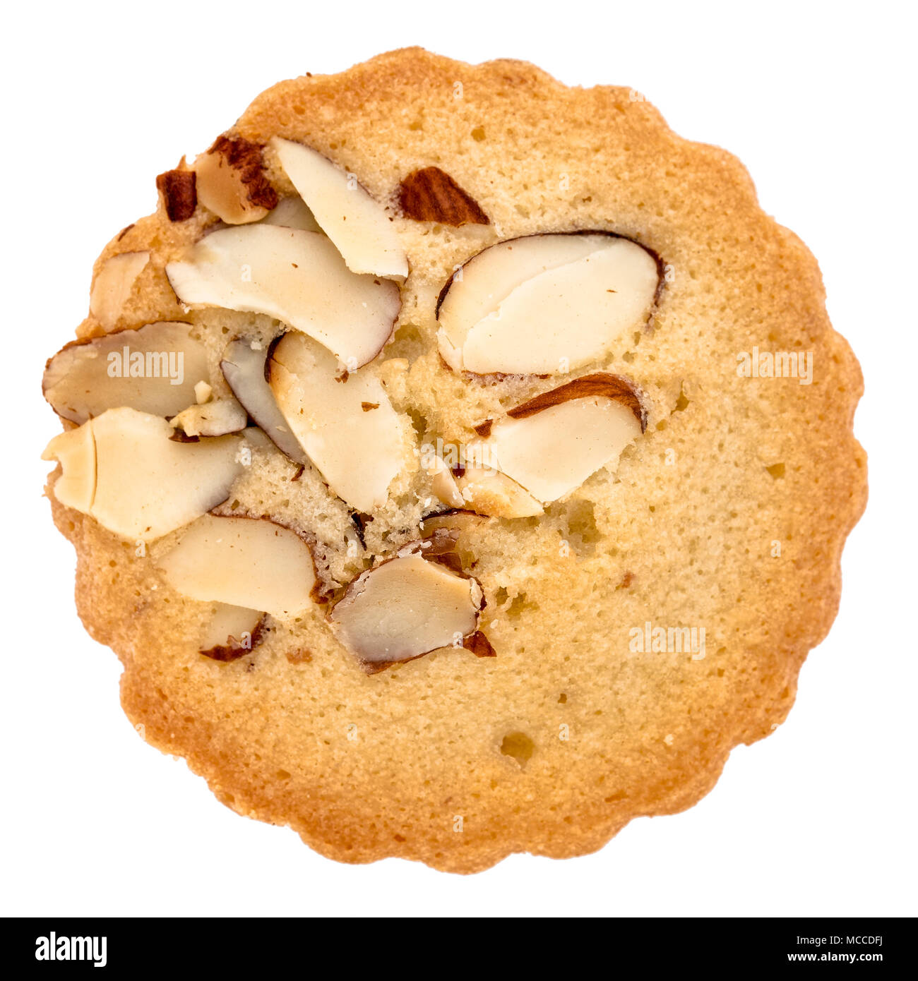 Amande français cookie isolated on white Banque D'Images