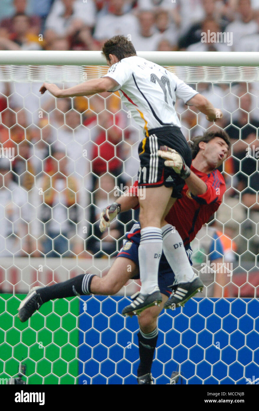 Olympiastadion Berlin Allemagne, 30.6.2006, la FIFA World Cup quarts, l'Allemagne contre l'Argentine 4:2 après les pénalités --- Miroslav Klose (ALL), Roberto Abbondanzieri (ARG) Banque D'Images