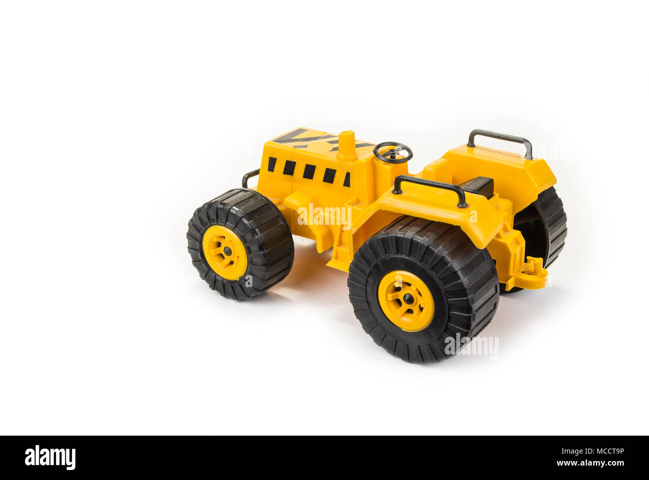 Tracteur jaune jouet pour enfant sur le fond blanc Photo Stock - Alamy