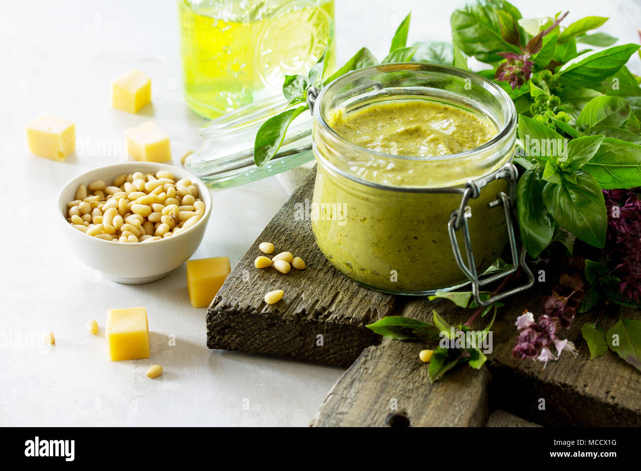Sauce Pesto la cuisson. Sauce pesto maison - sauce au basilic vert