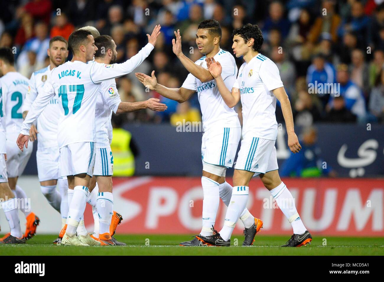 Casemiro, Jésus Vallejo pendant le match entre Malaga CF contre le Real Madrid, la semaine 32 de la Liga 2017/18 dans La Rosaleda stadium, Malaga, Espagne - 15 avril 2018. Appuyez sur cordon Banque D'Images
