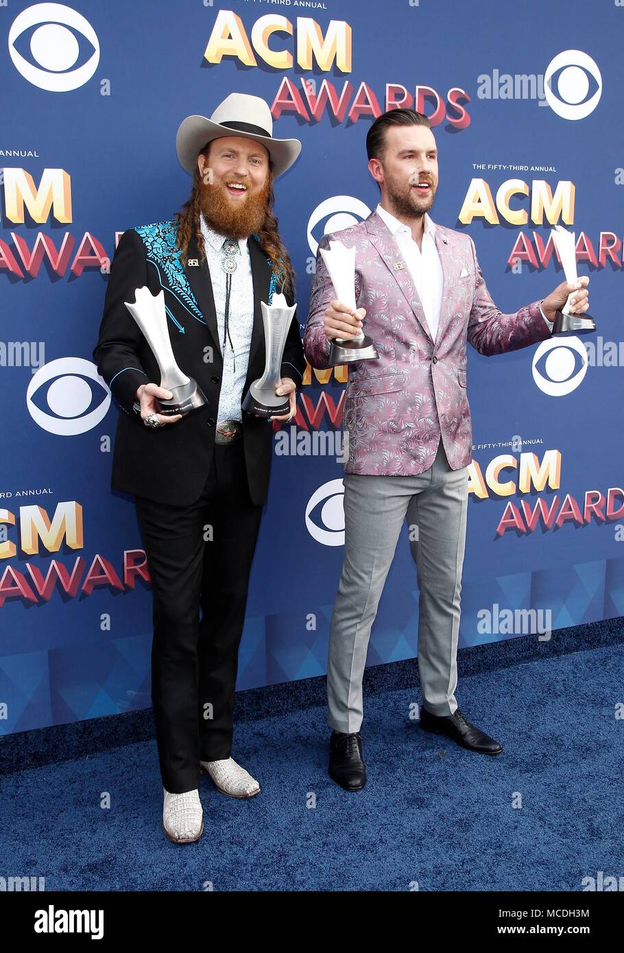 Frères Osborne au niveau des arrivées pour 53e Academy of Country Music (ACM) Awards - Arrivals 3, MGM Grand Garden Arena, Las Vegas, NV le 15 avril 2018. Photo par : JA/Everett Collection Banque D'Images