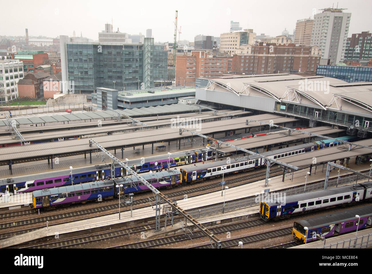 La gare centrale de Leeds vu du haut de l'arbre Double Hilton à proximité hôtel du centre ville. Banque D'Images