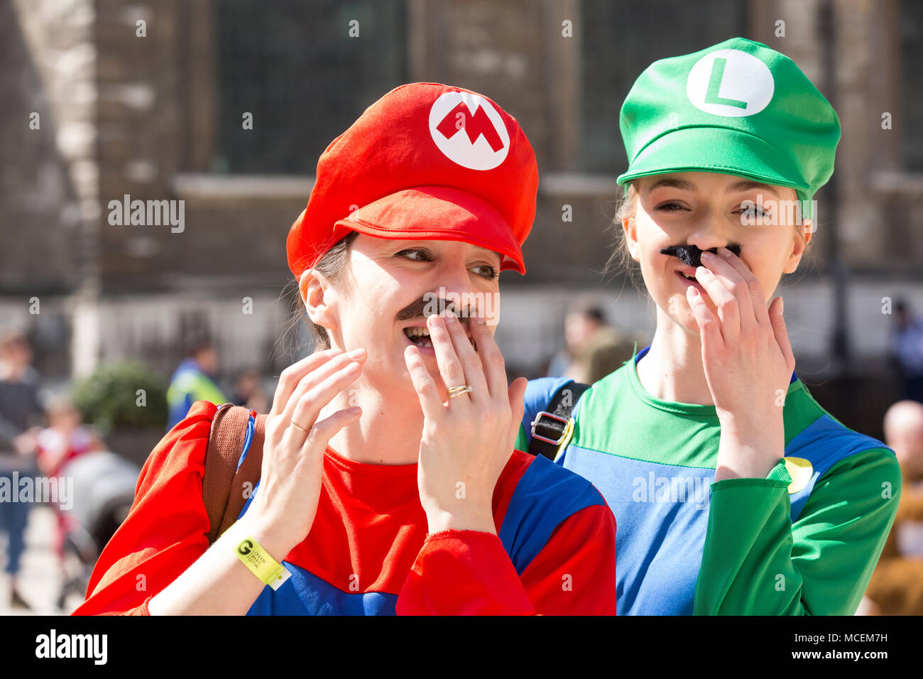 Défilé de personnages de jeu vidéo cosplay Banque de photographies et  d'images à haute résolution - Alamy