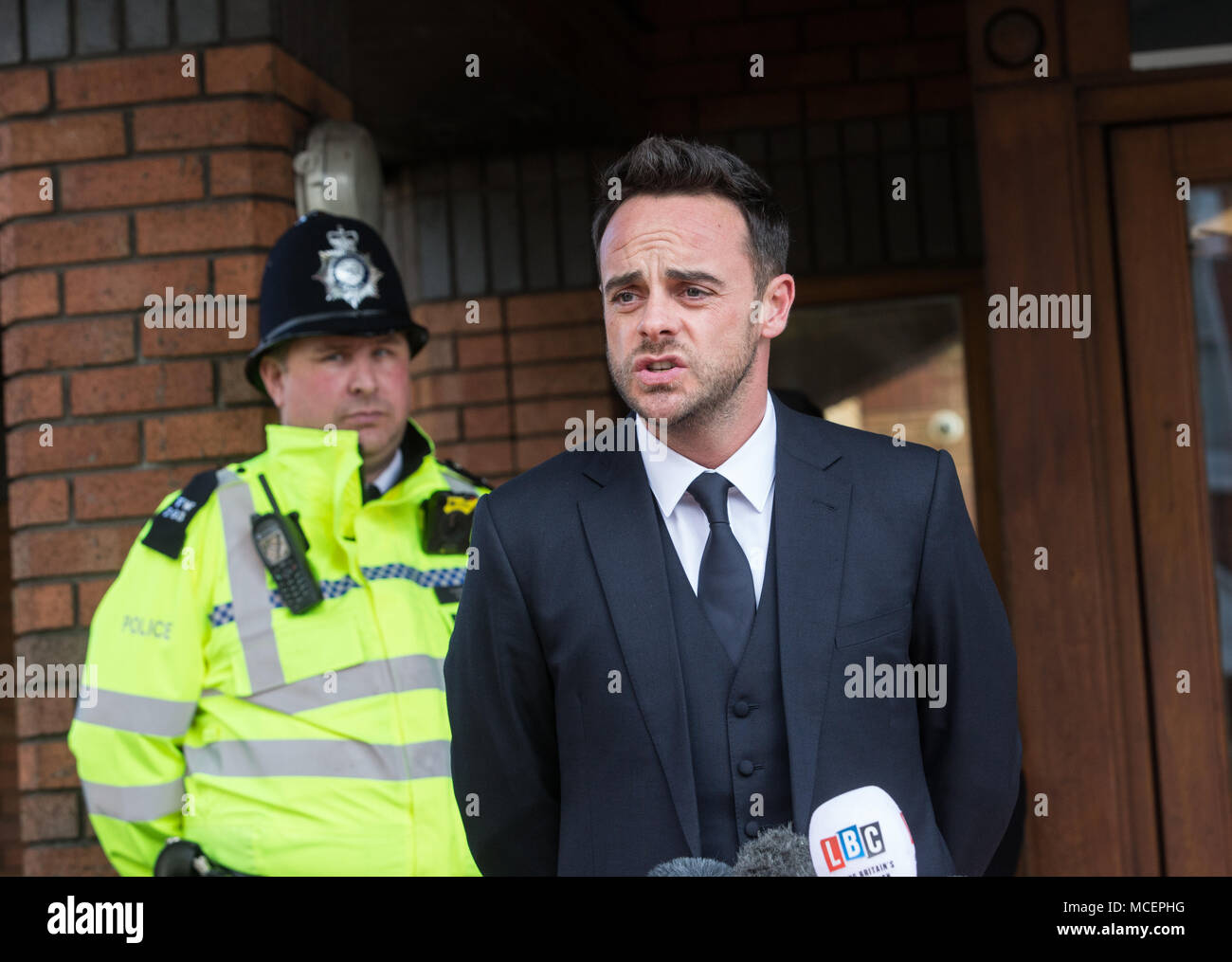 Ant McPartlin hors cour de Wimbledon après qu'il a reçu une amende de 86 000 € et interdit de conduire pendant 20 mois après l'admission d'un alcool au volant. Banque D'Images