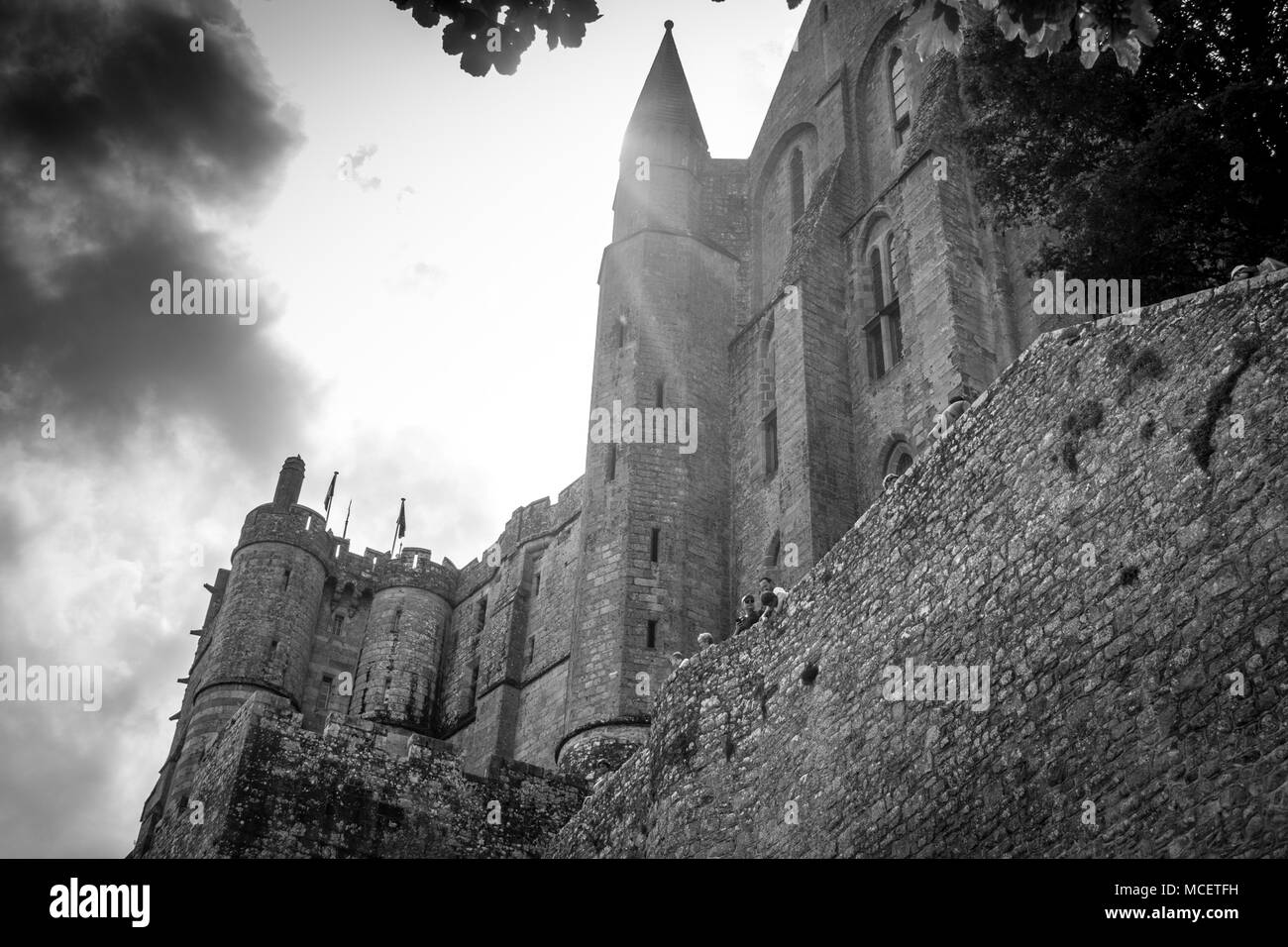 Low angle view of le château sous la lumière du soleil, Bretagne, France, Europe Banque D'Images