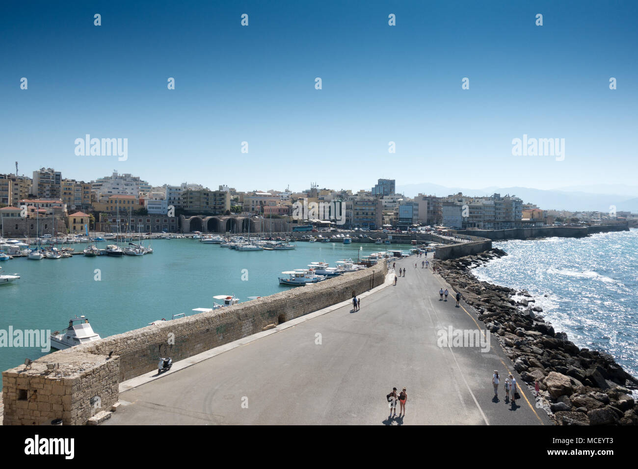 Le port d'Héraklion avec de vieux fort vénitien, d'Héraklion Héraklion, Grèce Banque D'Images