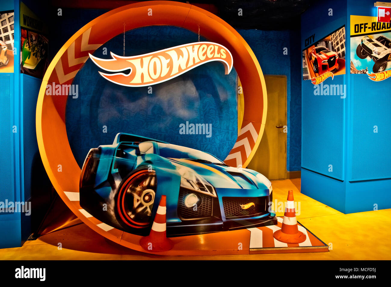 Hot Wheels department store à Hamleys shop. Hot Wheels est une marque d'échelle en fonte d'toy cars présenté par American toy maker Mattel Banque D'Images