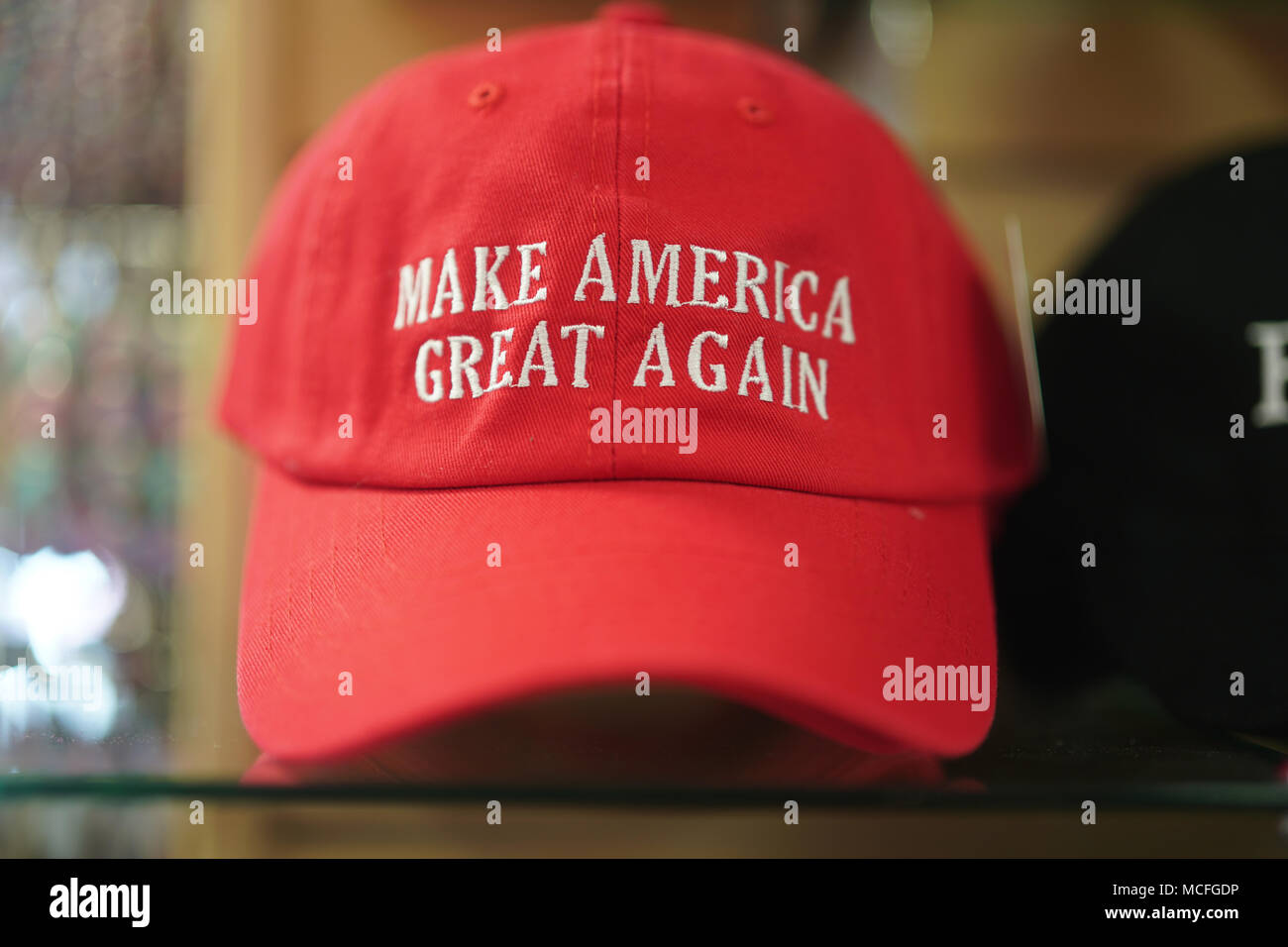 Faire un grand chapeau à nouveau l'Amérique en vente dans la boutique de cadeaux de la Maison Blanche à Washington DC aux États-Unis. À partir d'une série de photos de voyage dans l'Unite Banque D'Images