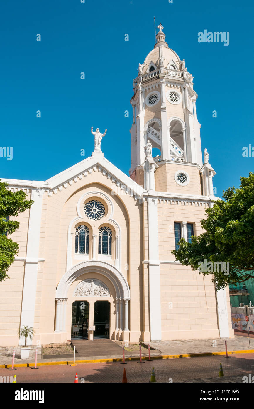 La ville de Panama, Panama - mars 2018 : Façade de l'église San Francisco, dans la vieille ville de la ville de Panama (Casco Viejo / Vieille Ville) Banque D'Images