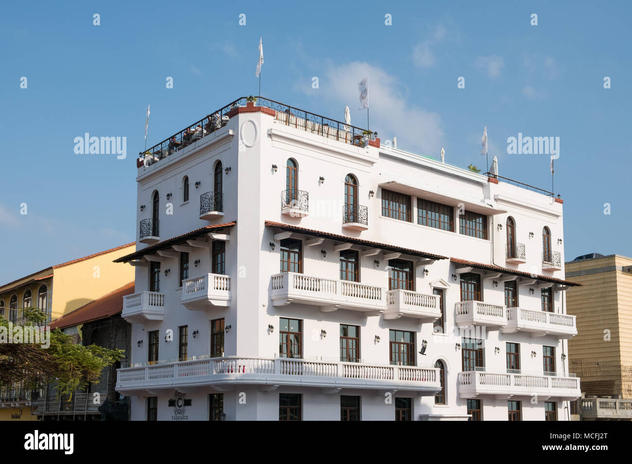 Belle façade de la Casa Casco club/ restaurant extérieur du bâtiment en vieille ville - Casco Viejo, Panama City Banque D'Images