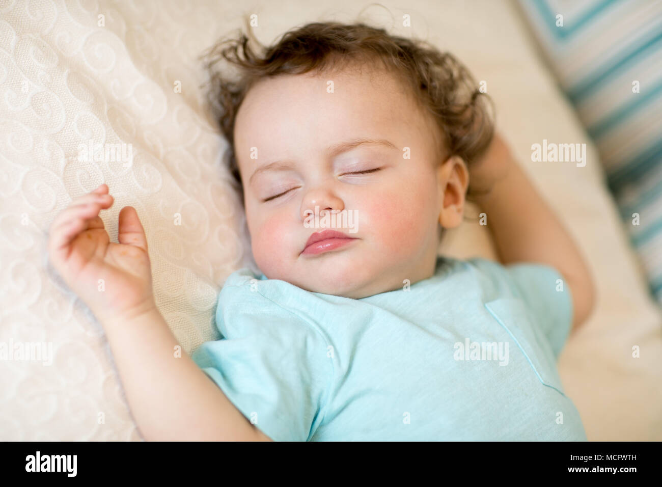 Close-up portrait of a beautiful sleeping baby on white Banque D'Images