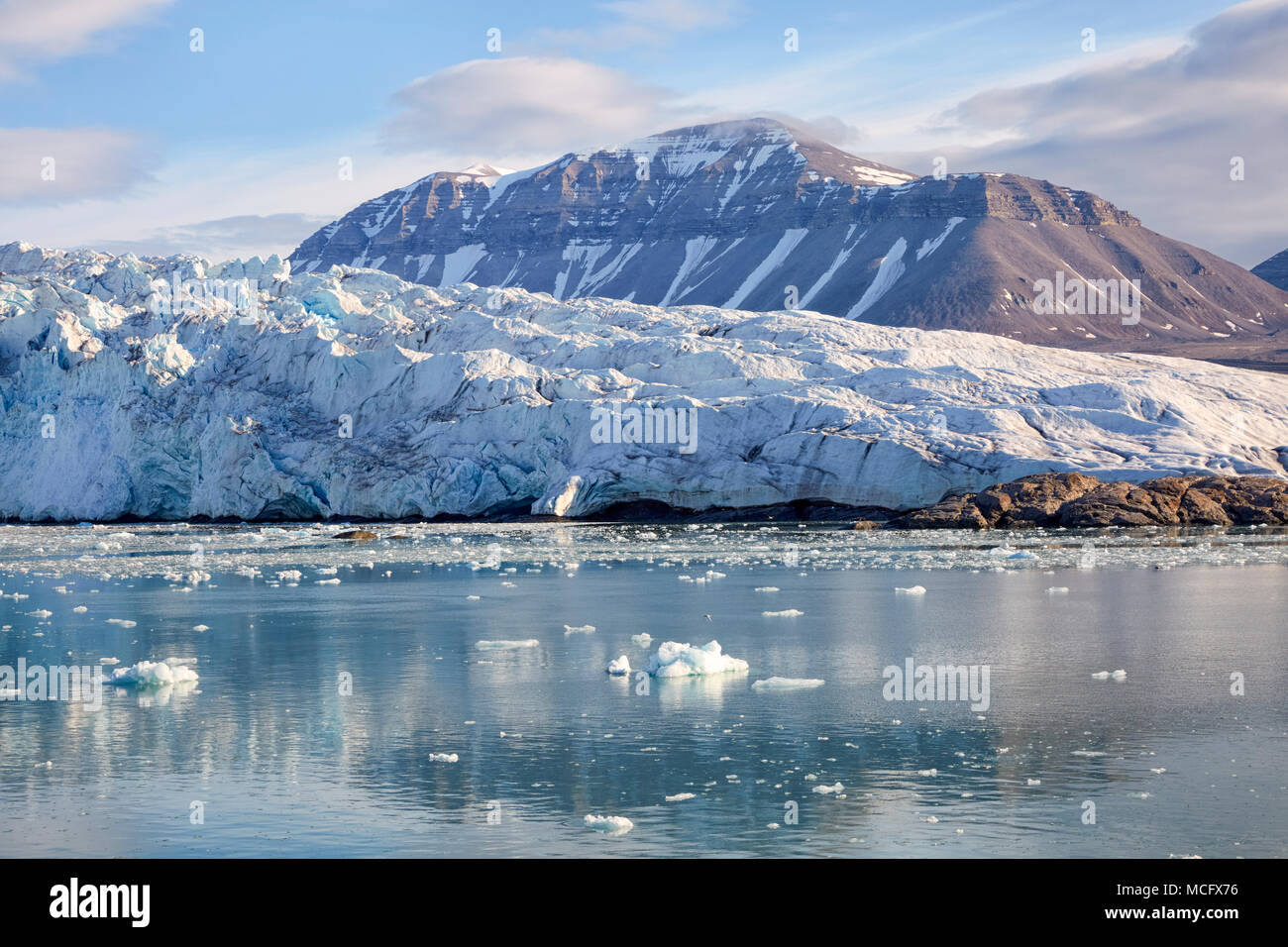 Dans Nordenskioldbreen Billefjorden glacier fjord au Svalbard (Spitzberg, Norvège) Banque D'Images