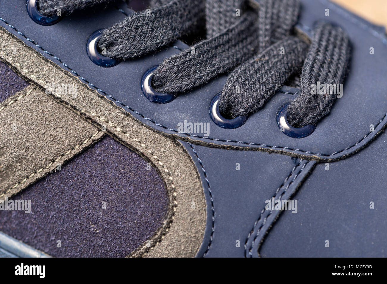 Close up d'un formateur avec des lacets de chaussures Banque D'Images