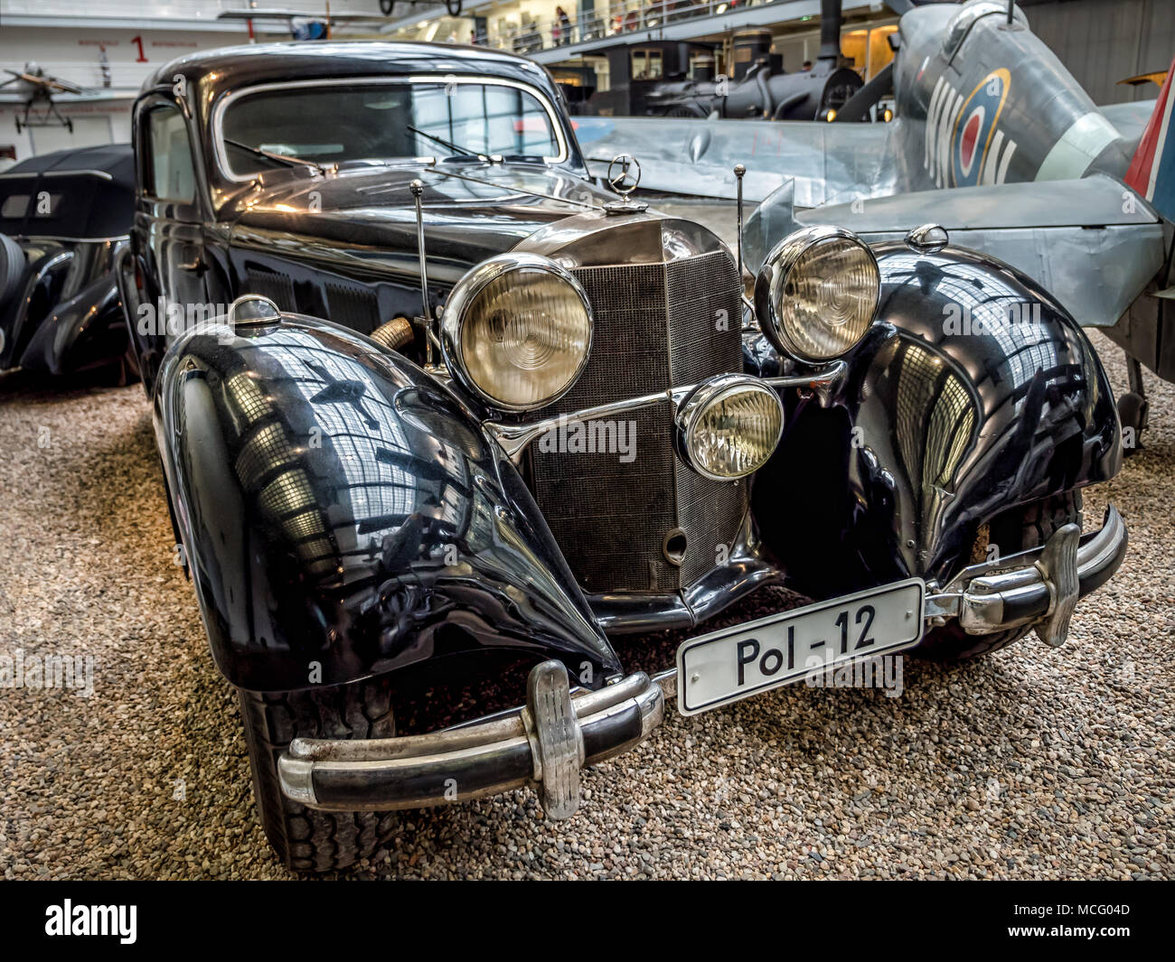 PRAGUE, RÉPUBLIQUE TCHÈQUE - 8 mars 2017 : Oldtimer Benz 540 K, à partir de 1939-1942, présenté dans le Musée Technique National de Prague Banque D'Images