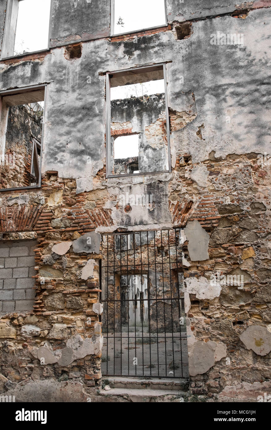 La façade de l'immeuble , maison historique ruine en extérieur Casco Viejo, Panama City, Banque D'Images