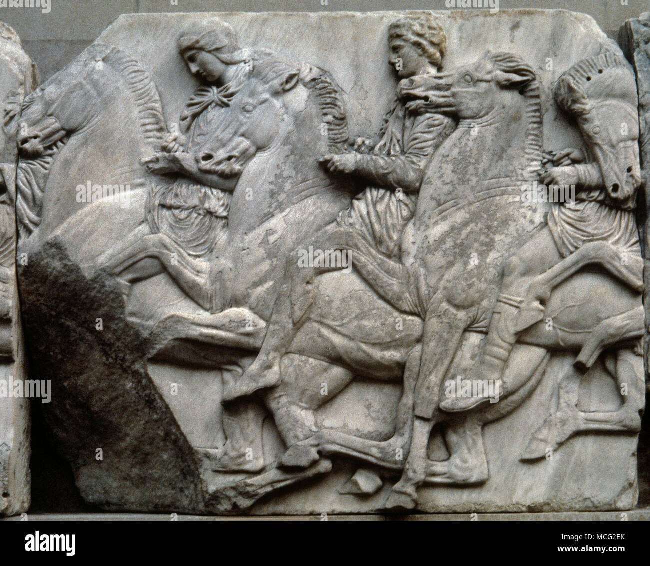 Parthénon. Frise du Nord. Cavalier. Numéro Pierre N XLIV, Figures, N 122, N 123. 5ème siècle BC. Pentelic marble. Acropole d'Athènes. La Grèce. British Museum. Londres, Royaume-Uni. Banque D'Images