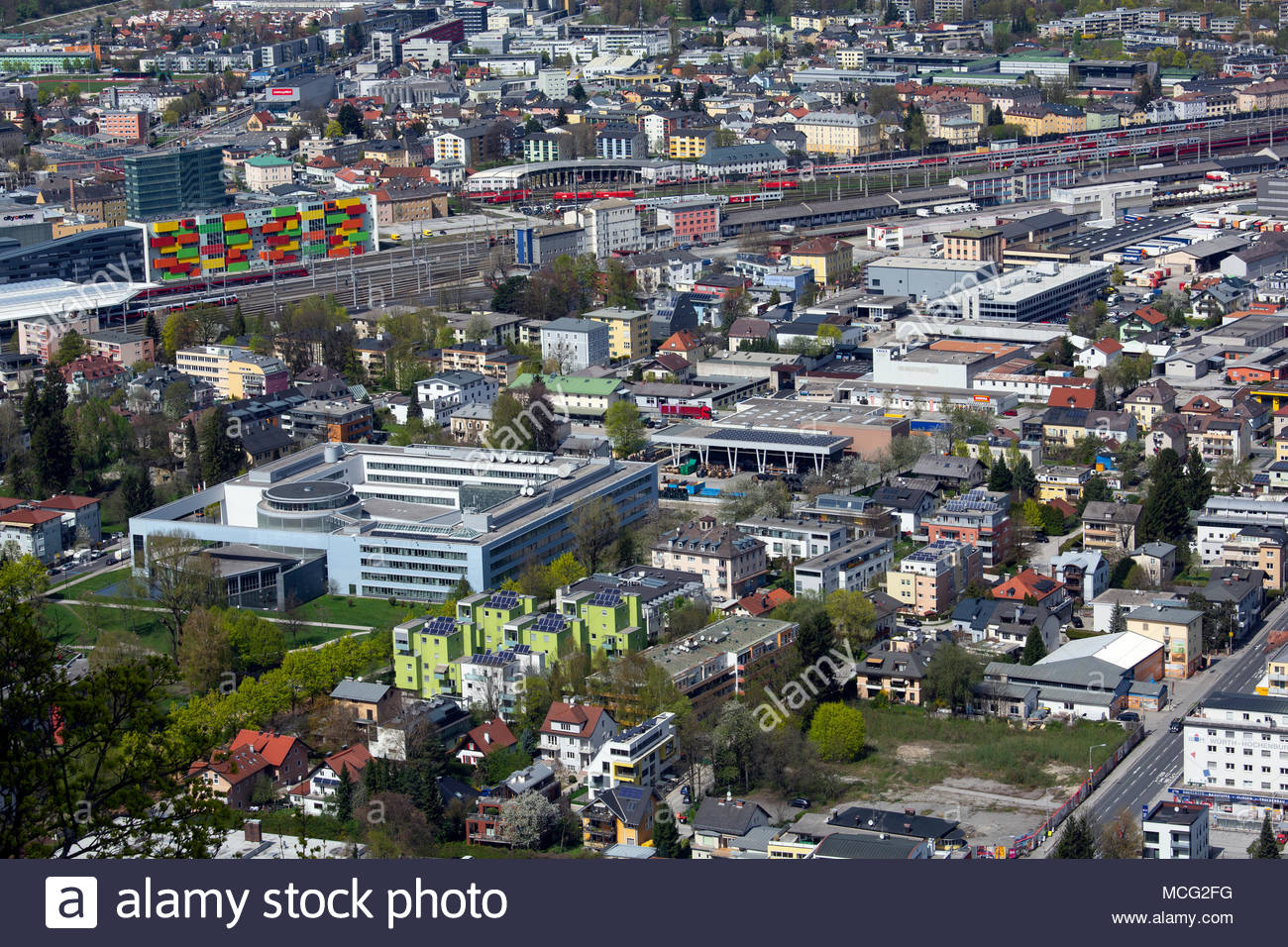 Un tir du centre-ville de Salzbourg sur un beau jour que la saison touristique commence. Credit : reallifephotos/Alamy Banque D'Images