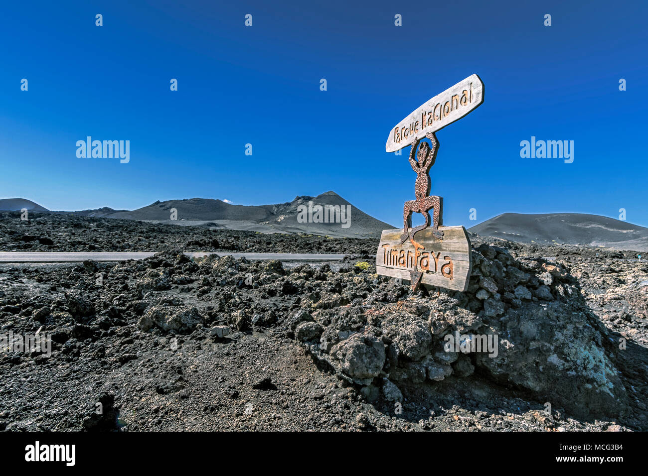 Lanzarote - Fire montagnes dans le Parc National de Timanfaya avec fire devil Banque D'Images