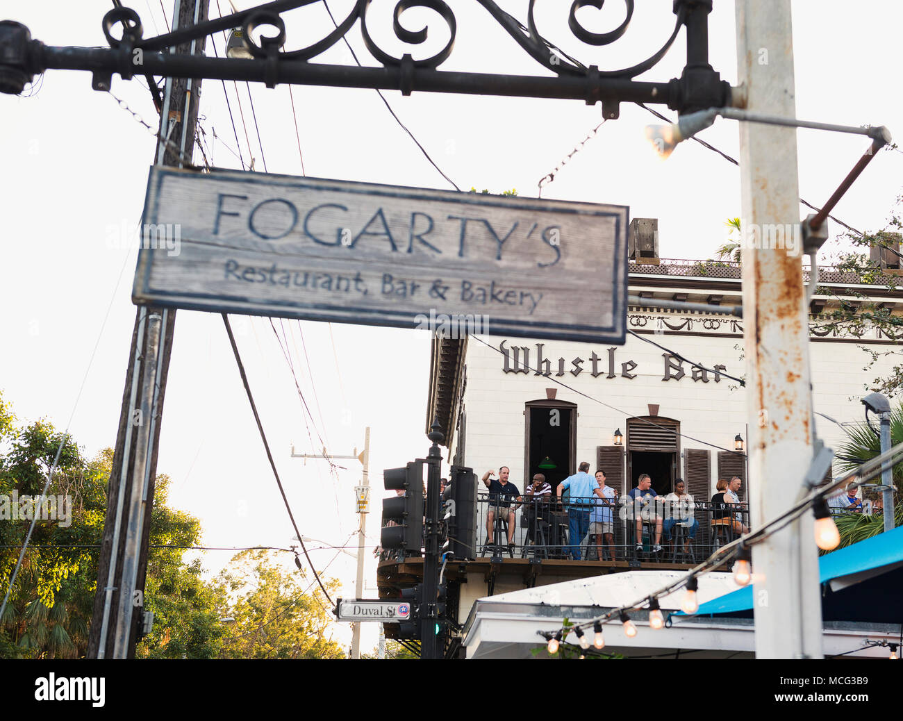 Bars sur Duval Street, à Key West, Floride. Banque D'Images