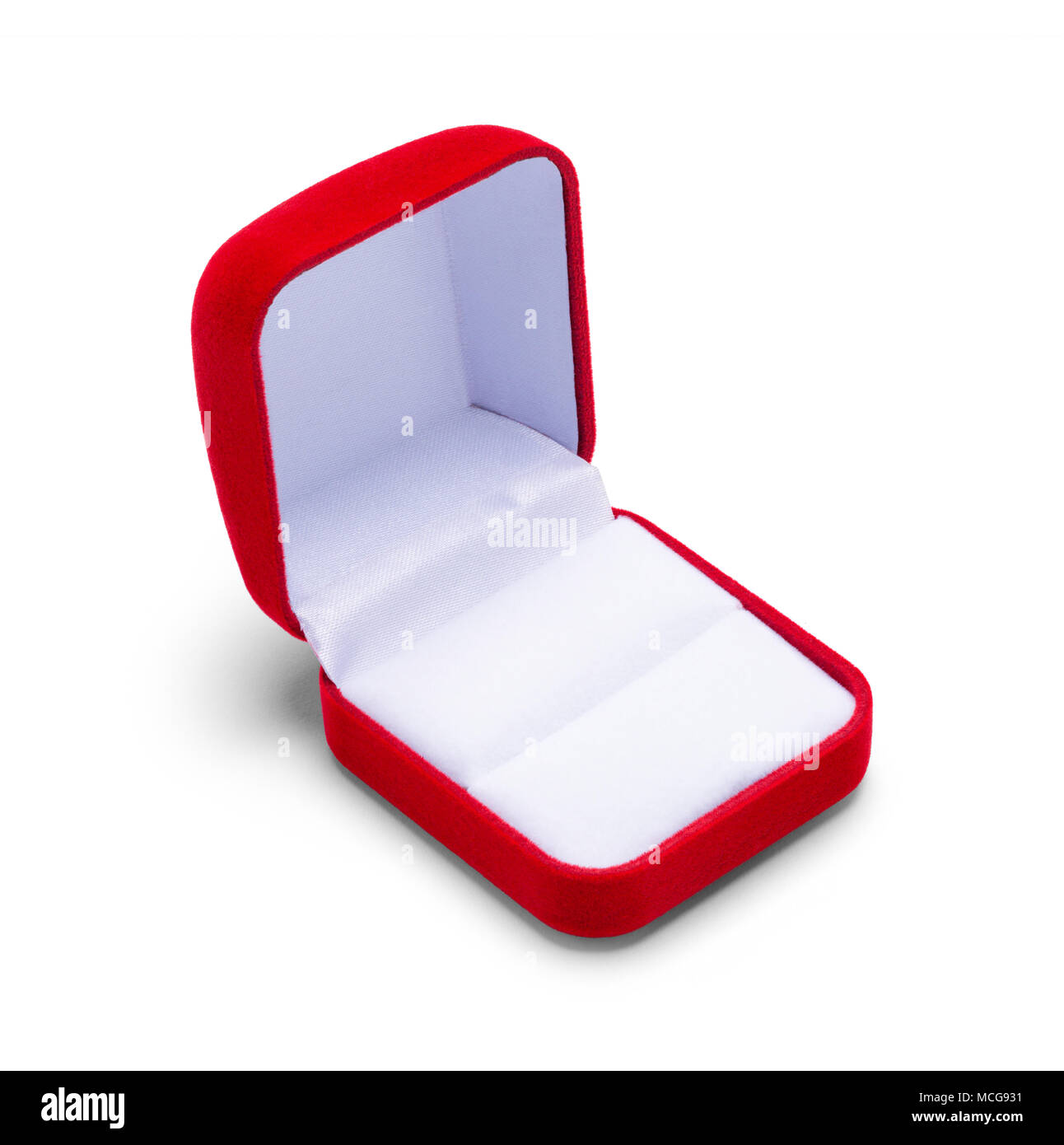 Ouvrez la boîte de bijoux rouge isolé sur fond blanc. Banque D'Images