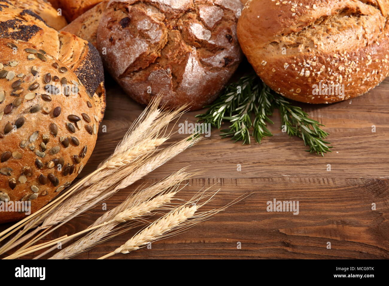 Pain et petits pains à l'époque actuelle se produire dans de nombreux types et formes non seulement en Pologne, mais aussi dans le monde. Banque D'Images