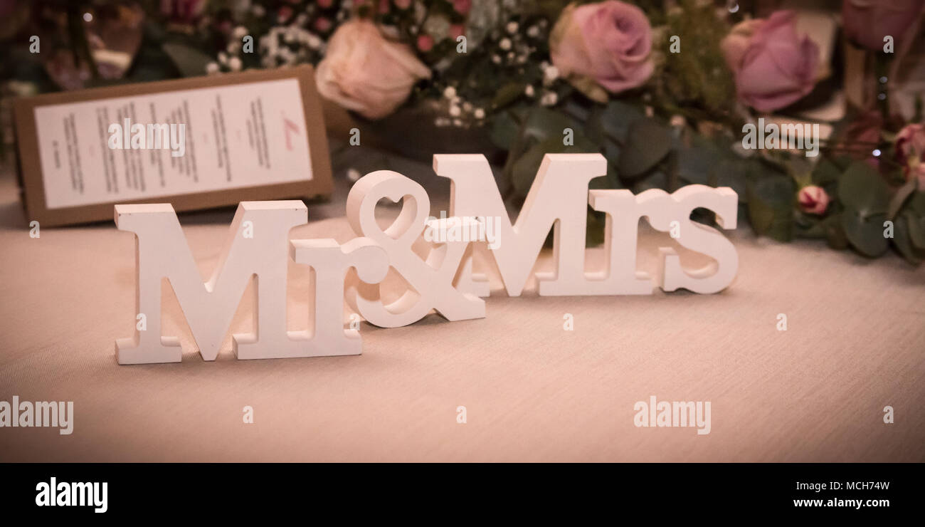 'Mr. & Mme. Table des marqueurs pour la table / Belle réception de Mariage Décoration. Banque D'Images
