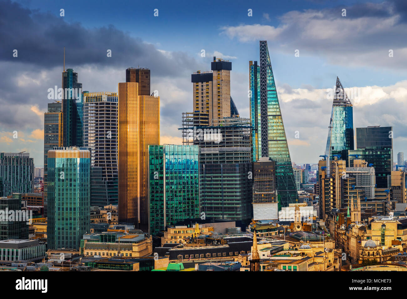 Londres, Angleterre - vue sur l'horizon panoramique de banque et Canary Wharf, le centre de Londres avec les districts financiers importants du célèbre gratte-ciel et d'autres pays Banque D'Images