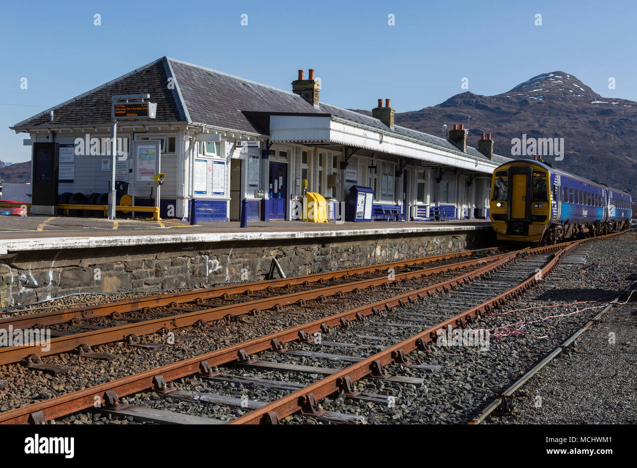 ScotRail train électrique diesel en attente à Kyle of Lochalsh, région des Highlands, Ecosse, Royaume-Uni Banque D'Images