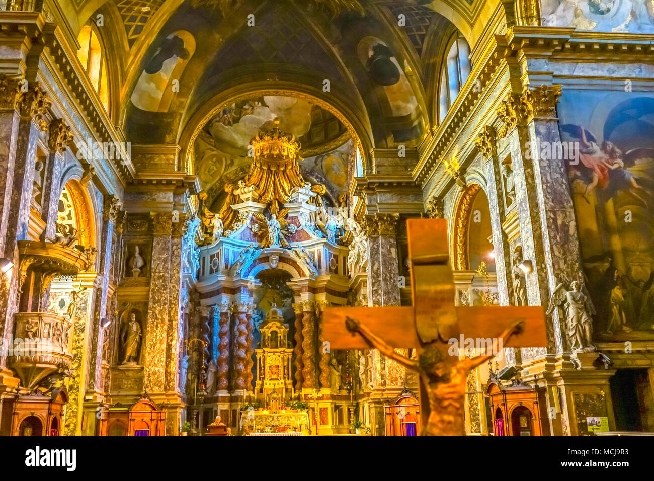Sainta Maria di Nazareth Church Crucifix Fresoes Alltar Venise Italie. Église et dernieres oeuvres à partir de 1600. Aussi appelée Église des Scalzi. Banque D'Images