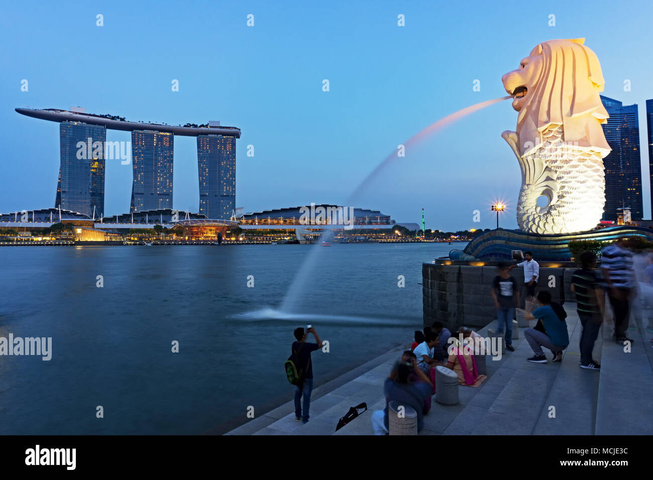 La ville de Singapour, Singapour - Février 10, 2018 : Avis de statue du Merlion, célèbre monument à Singapour. Banque D'Images