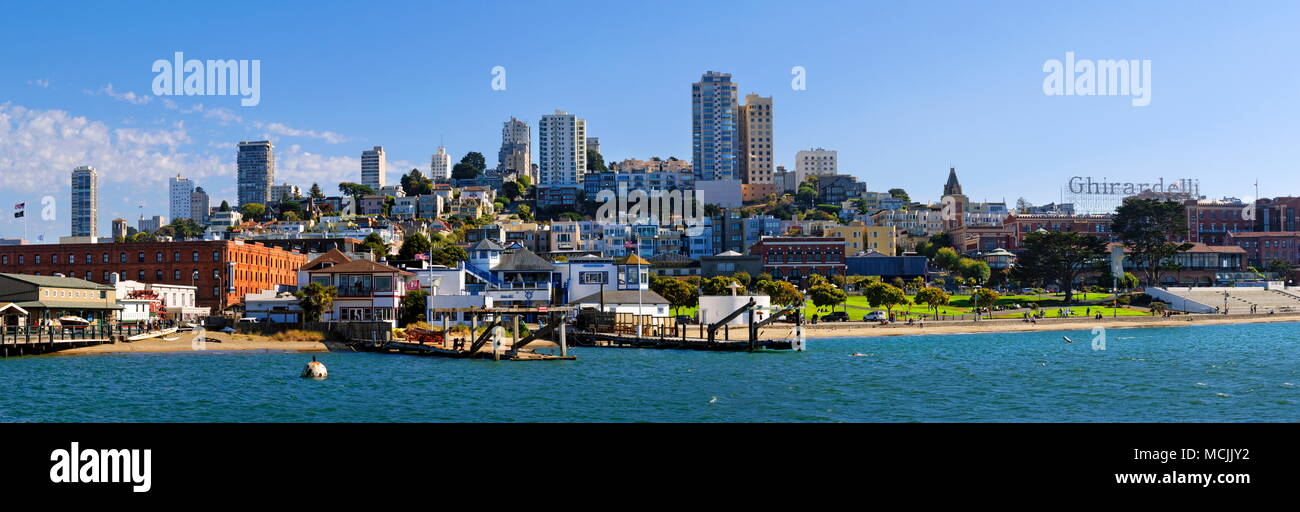 Skyline avec Marine Park, Hyde Street Pier, San Francisco, Californie, États Unis, Amérique du Nord Banque D'Images