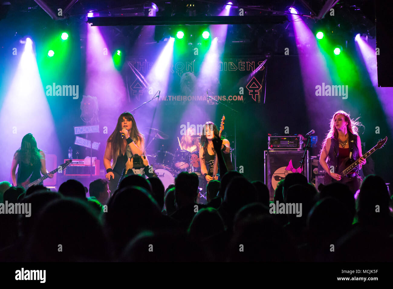 L'American women's metal band Le groupe hommage à Iron Maidens, du groupe de heavy metal britannique Iron Maiden vivent dans les Schüür Banque D'Images