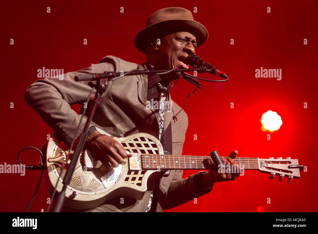 Le chanteur et auteur-compositeur américain Keb Mo, live au Blue Balls Festival de Lucerne, Suisse Banque D'Images