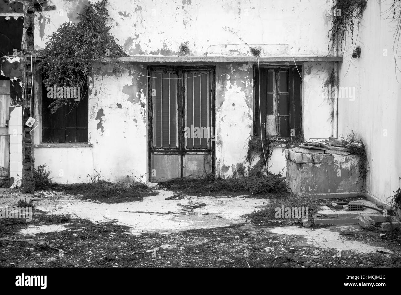 Porte fermée du bâtiment, Crète, Grèce Banque D'Images