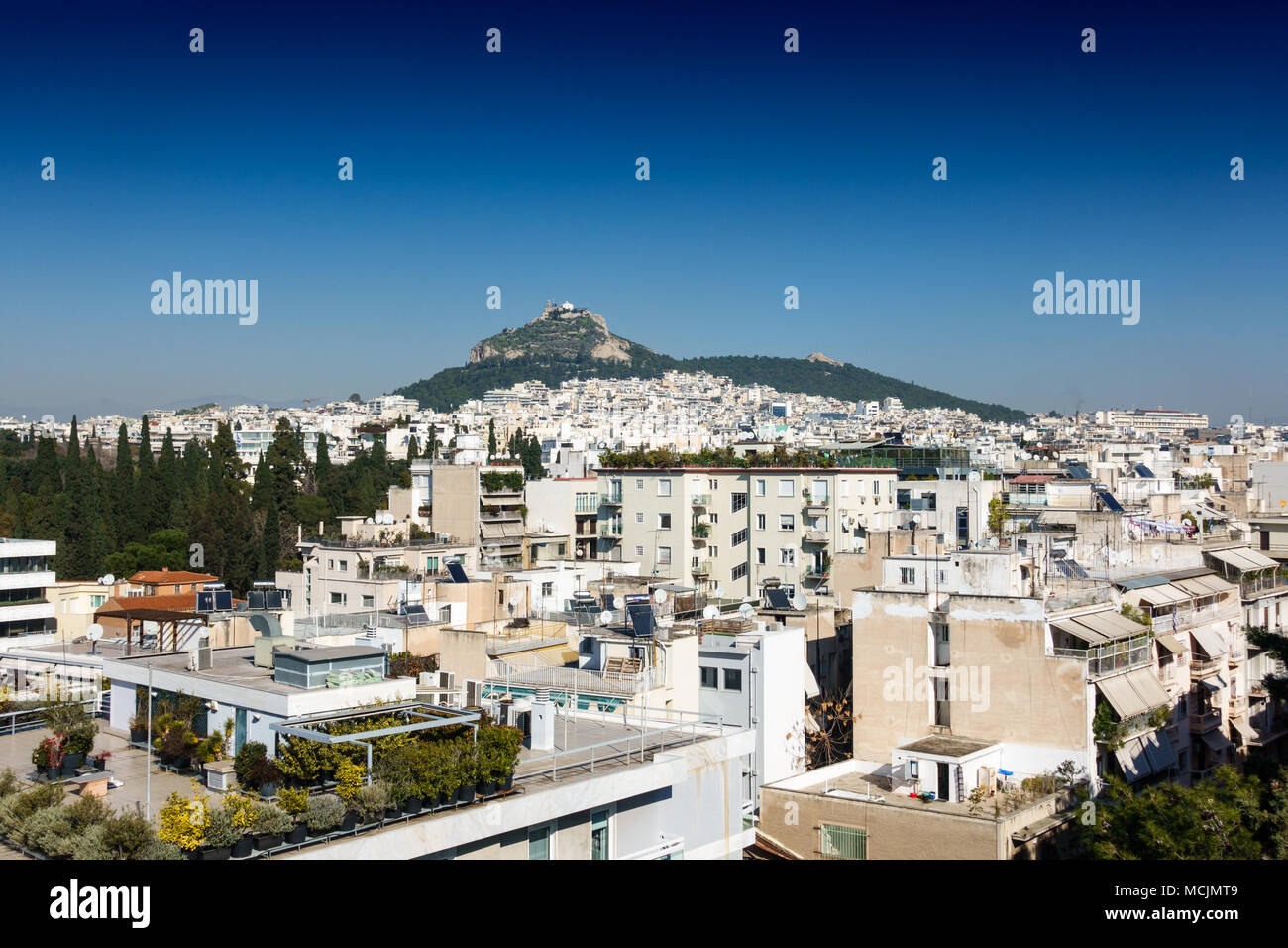 Vue sur le mont Lycabette à partir de la ville, Athènes, Grèce, Europe Banque D'Images