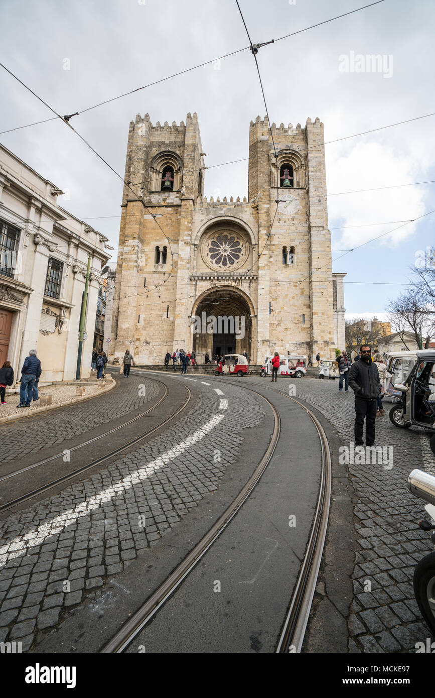 La façade de la cathédrale de l'auto à Lisbonne, Portugal Banque D'Images