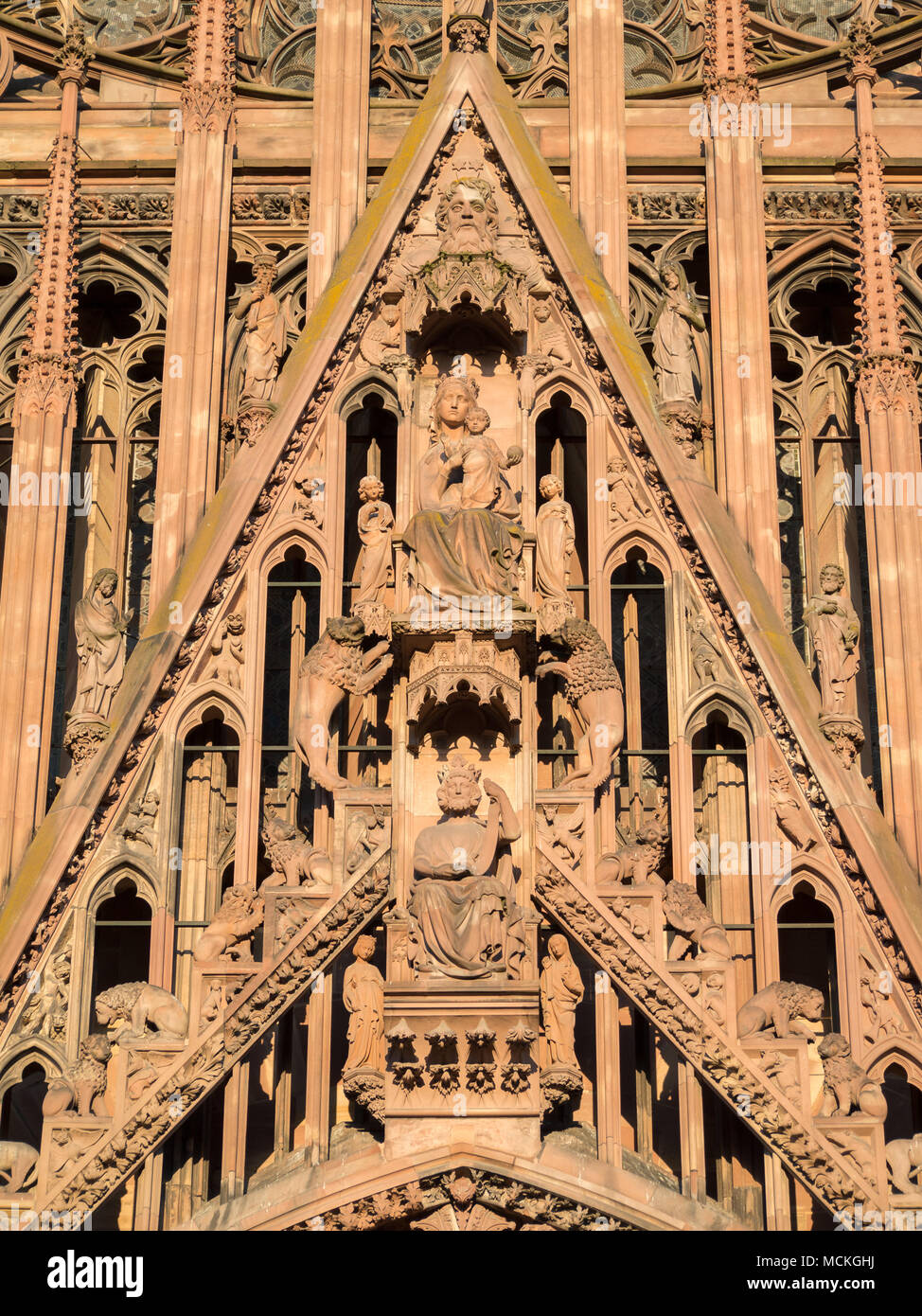 Détails de la façade ouest de la cathédrale Notre-Dame de Strasbourg Banque D'Images