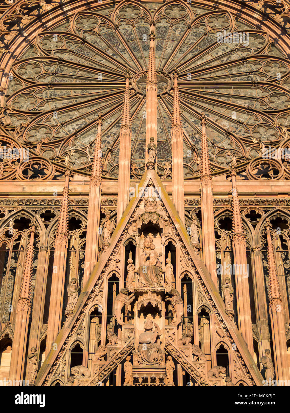 Détails de la façade ouest de la cathédrale Notre-Dame de Strasbourg Banque D'Images