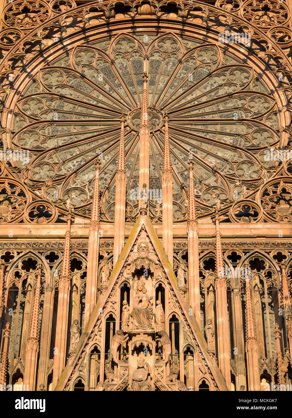 Détails de la façade ouest de la cathédrale Notre-Dame de Strasbourg Banque D'Images