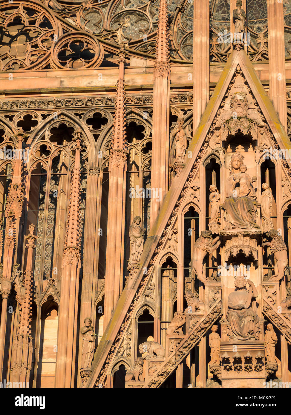 Détails de la façade ouest de la cathédrale Notre-Dame de Strasbourg Banque D'Images