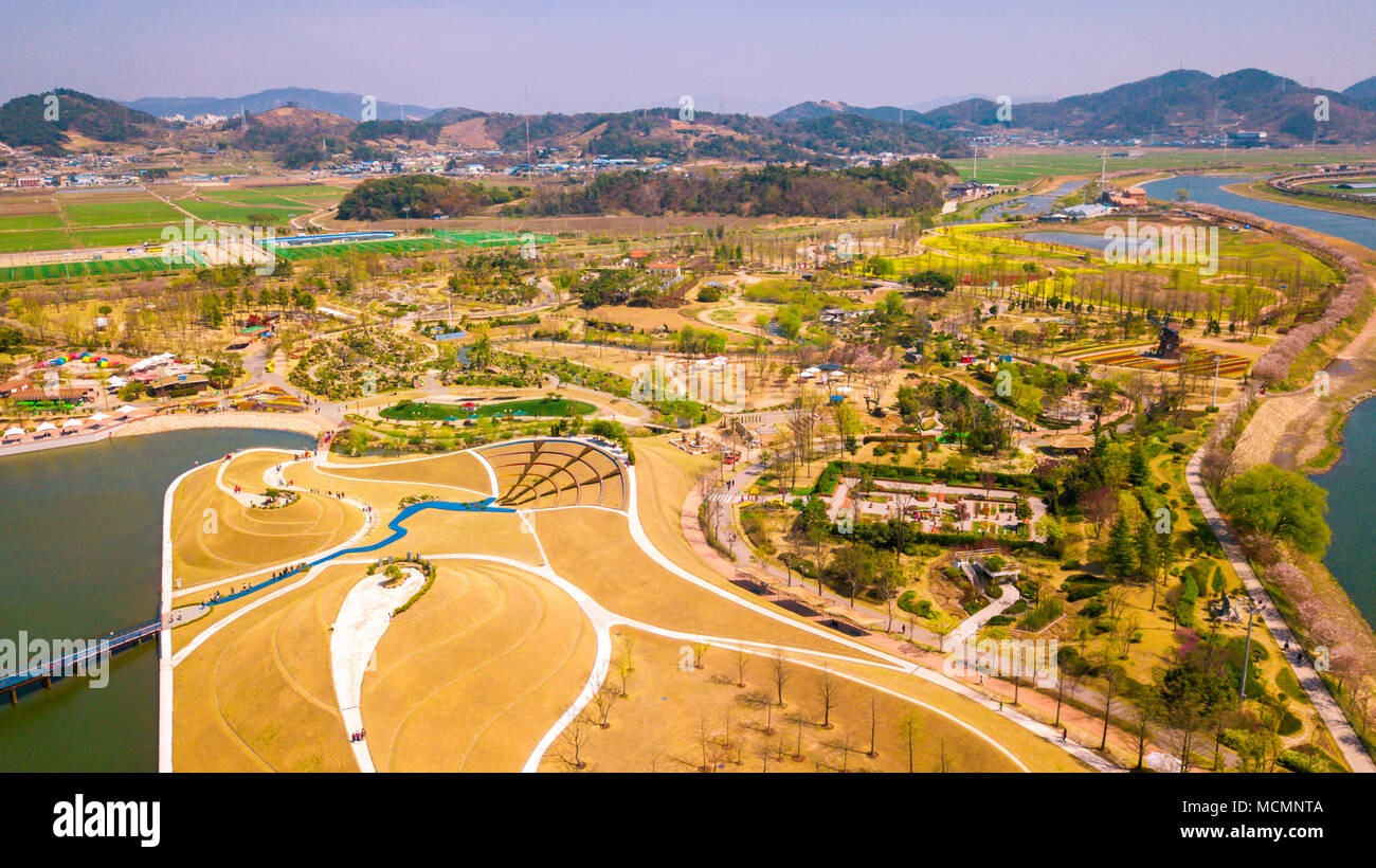 Vue aérienne de la baie de Suncheon Suncheon dans le Jardin international de la ville de Corée du Sud. Vue aérienne du drone. Banque D'Images