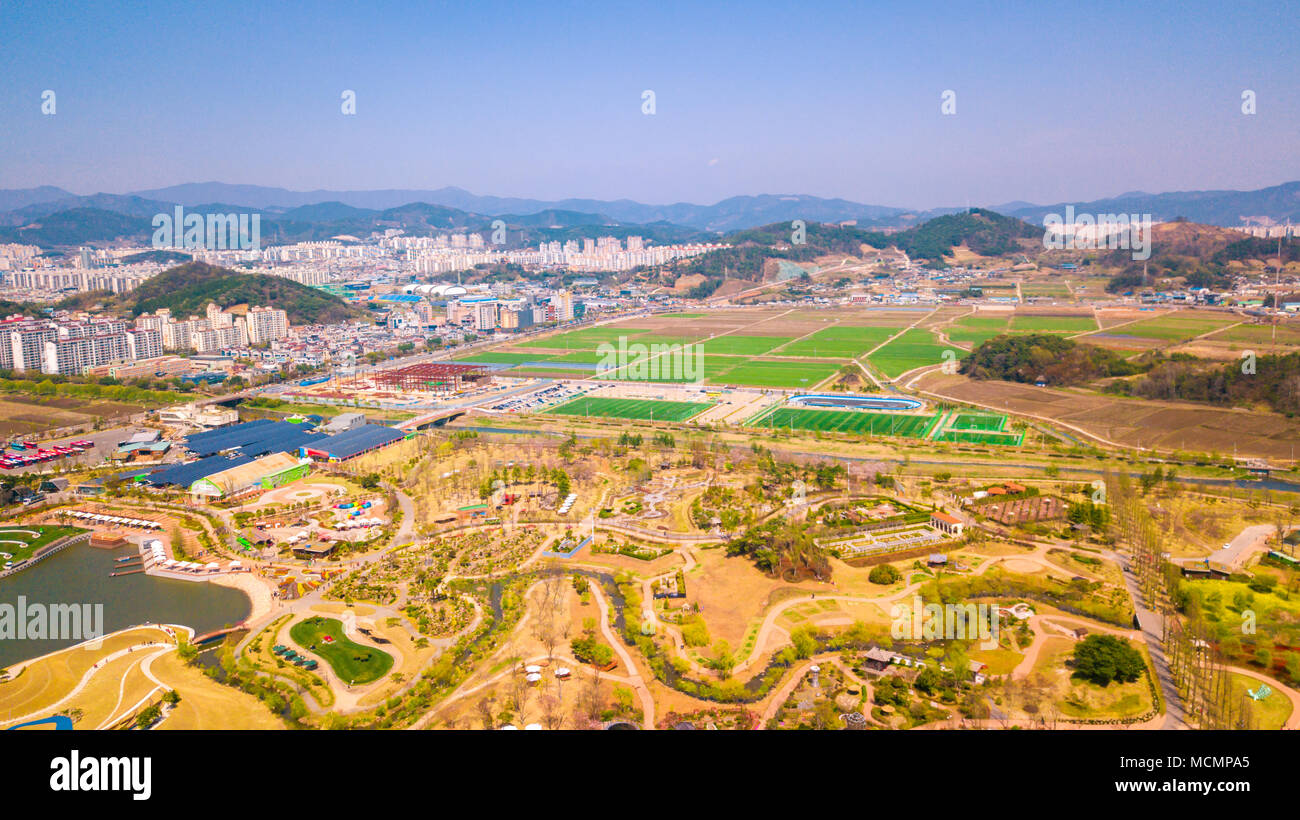 Vue aérienne de la baie de Suncheon Suncheon dans le Jardin international de la ville de Corée du Sud. Vue aérienne du drone. Banque D'Images