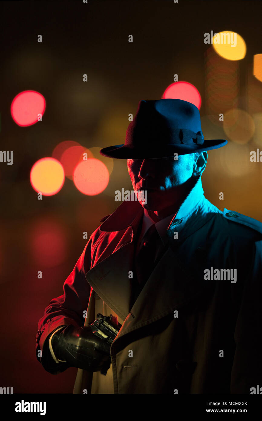 Détective privé pour attirer son fusil, style film noir Banque D'Images