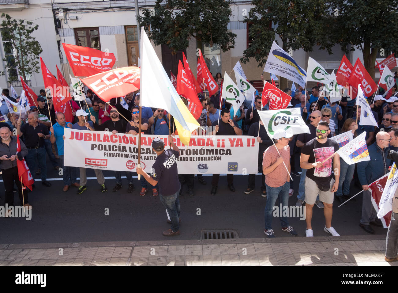 Santa Cruz de Tenerife, une manifestation de membres et de partisans de l'UGT union européenne en dehors de l'Hôtel de Ville. Banque D'Images