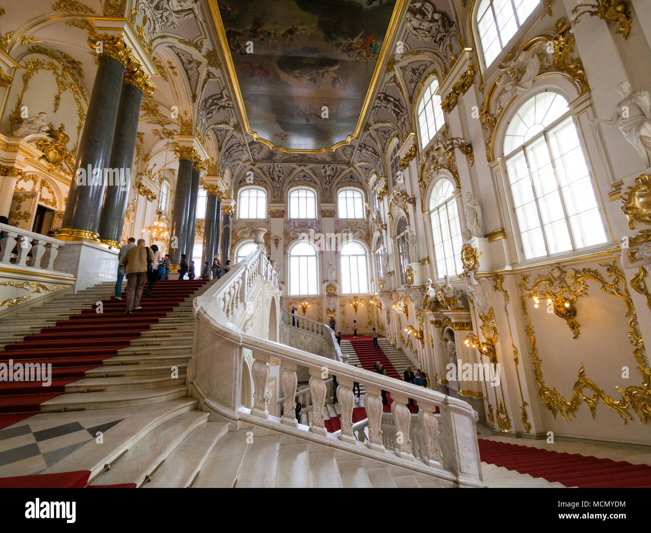 Saint-pétersbourg, Russie : la Jordanie, l'escalier intérieur du Palais d'hiver, Hermitage Museum complex Banque D'Images